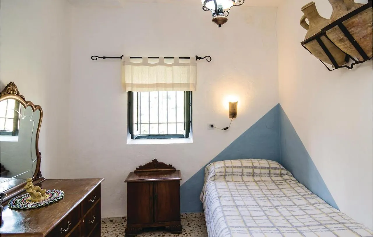 Awesome Home In Rute With Kitchen 0*,